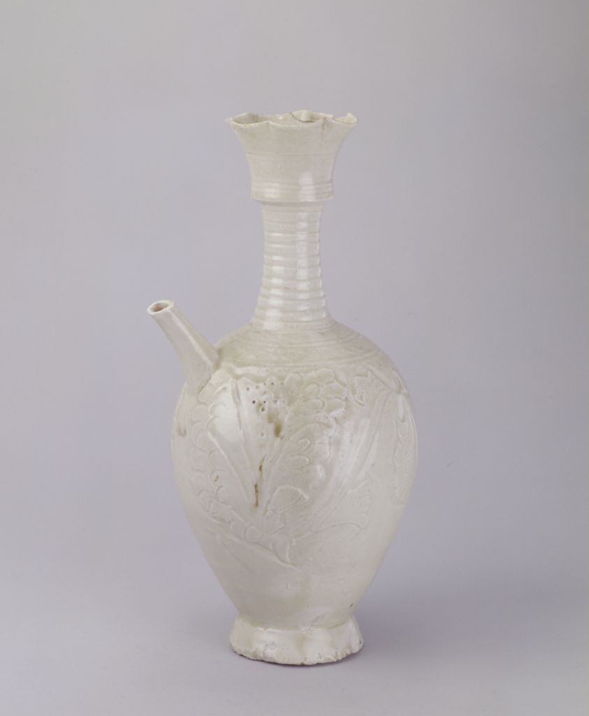 图片[1]-White-glazed carved flower mouth injection pot-China Archive